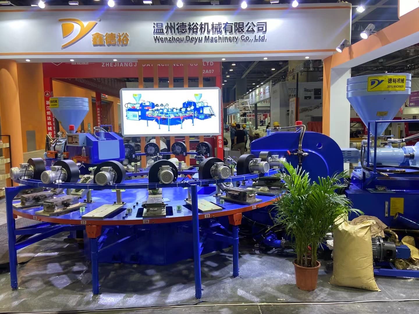 Booth with 3D Machine Visualization Display