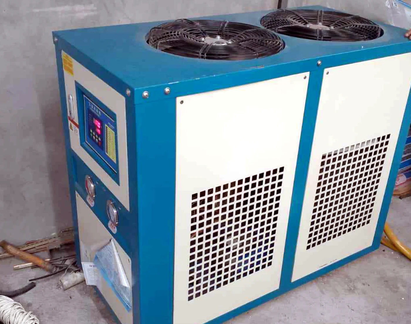Industrial chiller for stable water temperature control